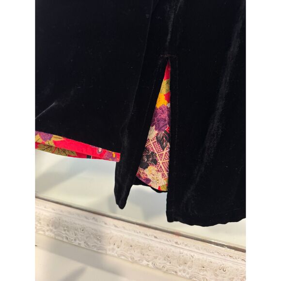 Chico’s Design Black Velvet Floral Embroidered Asian Inspired Tang Jacket Size 1 - Picture 3 of 9